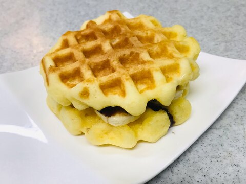 蜂蜜マーガリンとチョコバナナをサンドしたワッフル